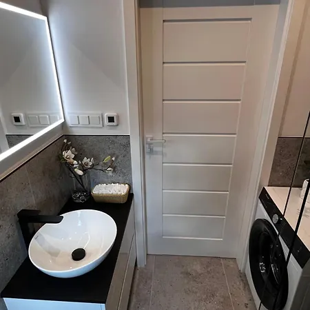 White Apartment Jelenia Gora